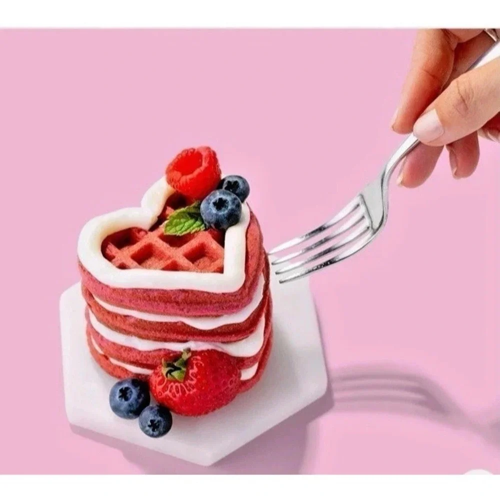 So Yummy by Bella Mini Valentine Pink Heart Shape Waffle Maker + Recipe Book NEW